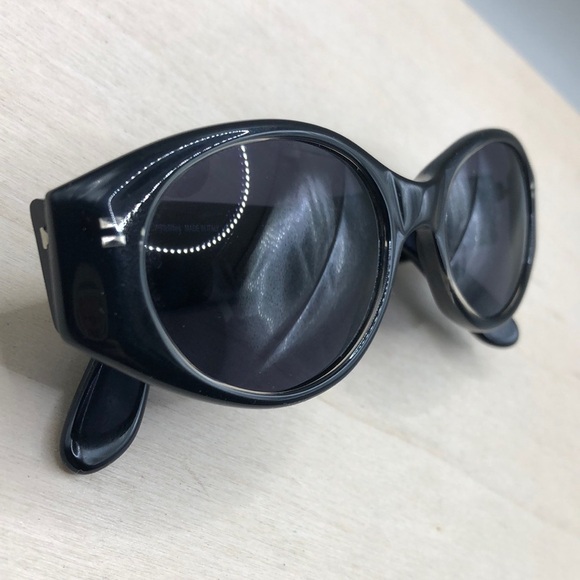 Von Furstenberg sunglasses Italy vintage MOD MF 104 50 Unisex Oval Black main image 4